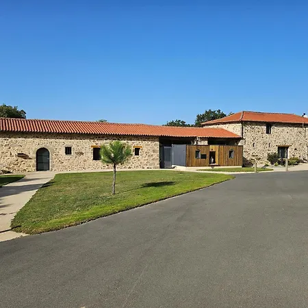 Au Detour Du Puy Maison Avec Piscine Interieure A 15 Mn Puy Du Fou * プゾージュ