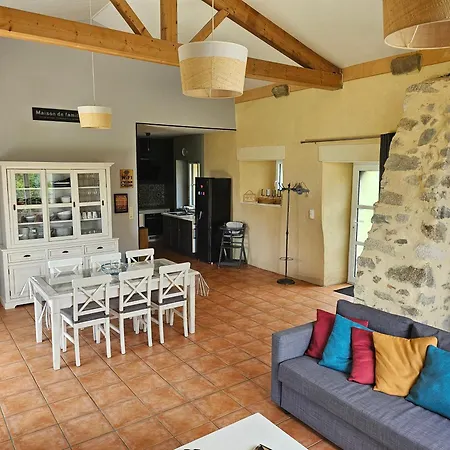 Vakantiehuis Au Detour Du Puy Maison Avec Piscine Interieure A 15 Mn Puy Du Fou Pouzauges