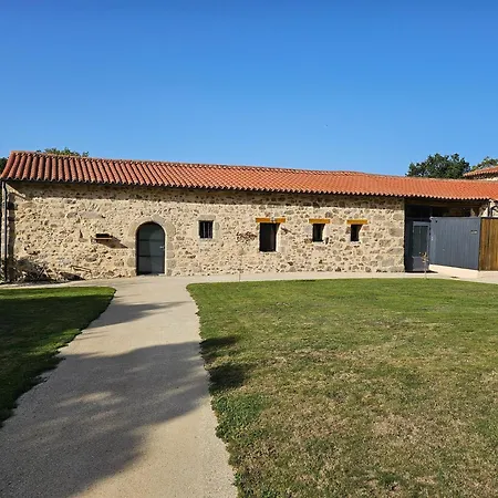 Au Detour Du Puy Maison Avec Piscine Interieure A 15 Mn Puy Du Fou