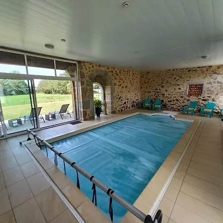 Au Detour Du Puy Maison Avec Piscine Interieure A 15 Mn Puy Du Fou